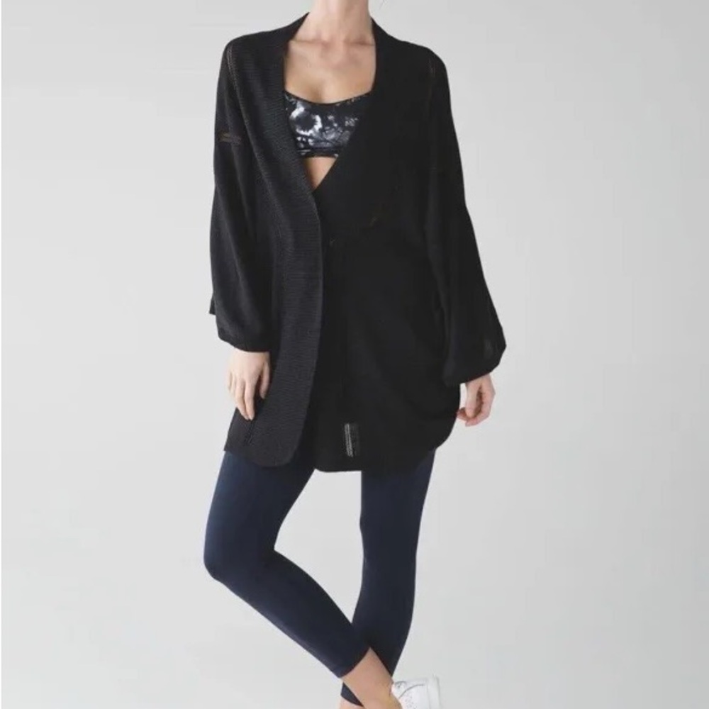 EUC - Lululemon Breeze Easy Wrap - Heathered Black - Size XS/S